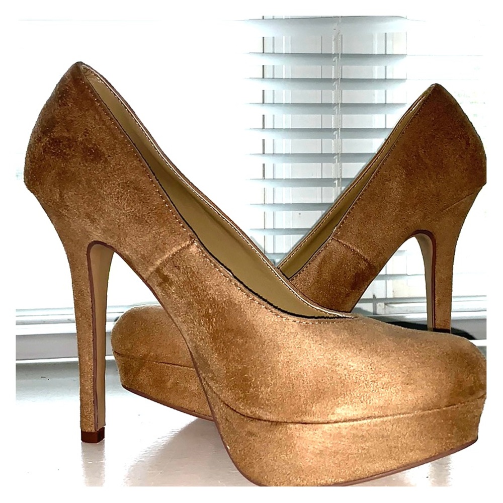Nude Pumps
